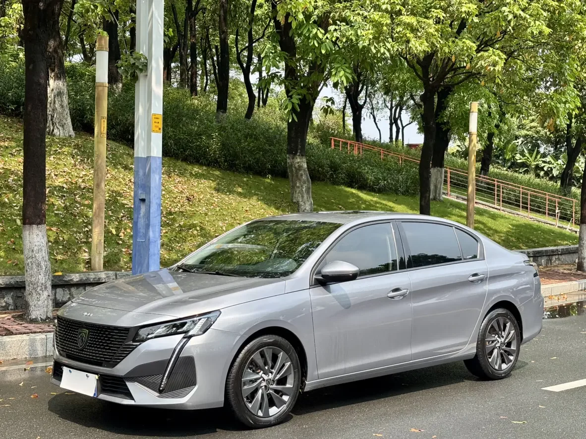 Peugeot 408