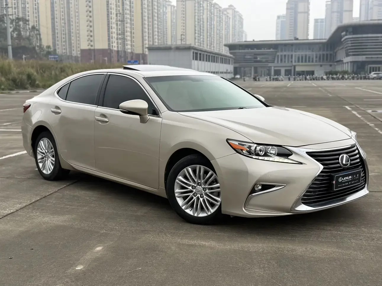 Lexus ES