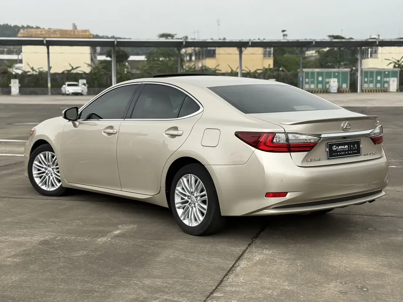Lexus ES