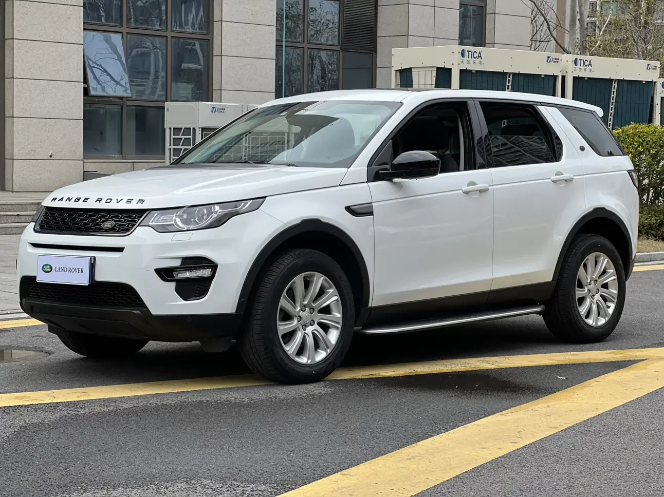 Land Rover Discover the magic