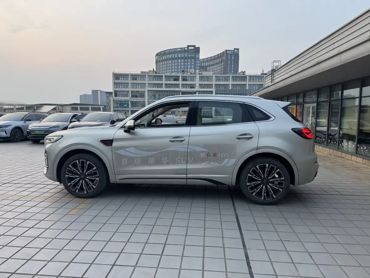 Hongqi HS5