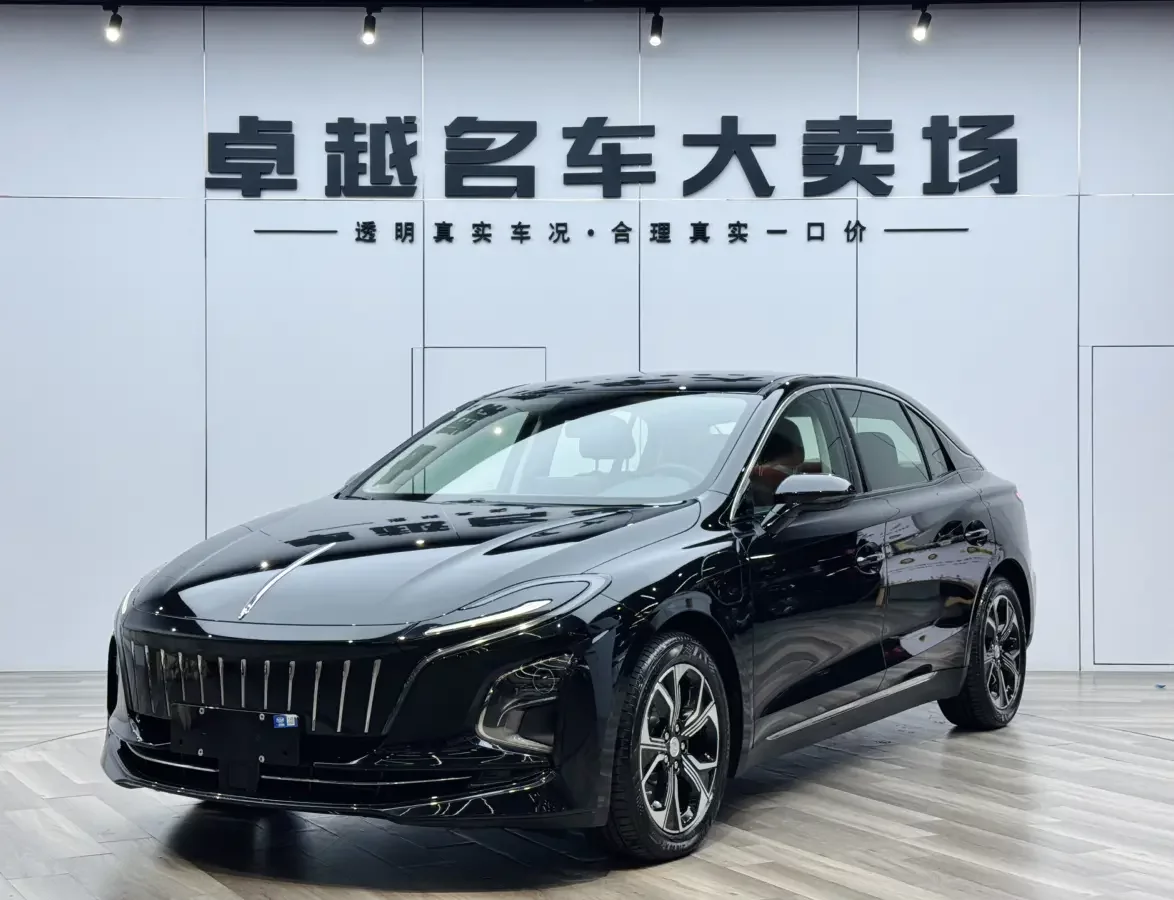 Hongqi E-QM5