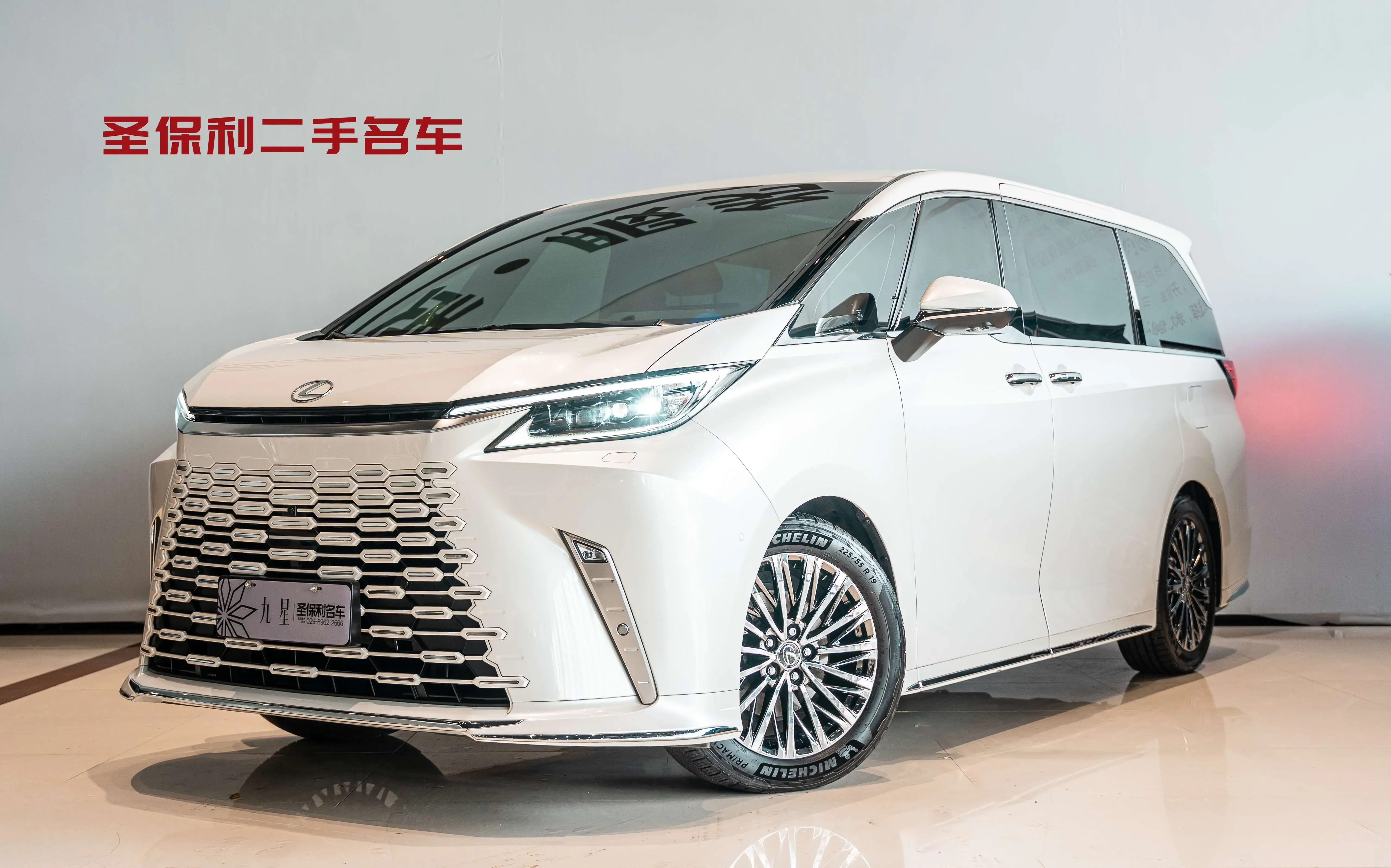 Lexus LM