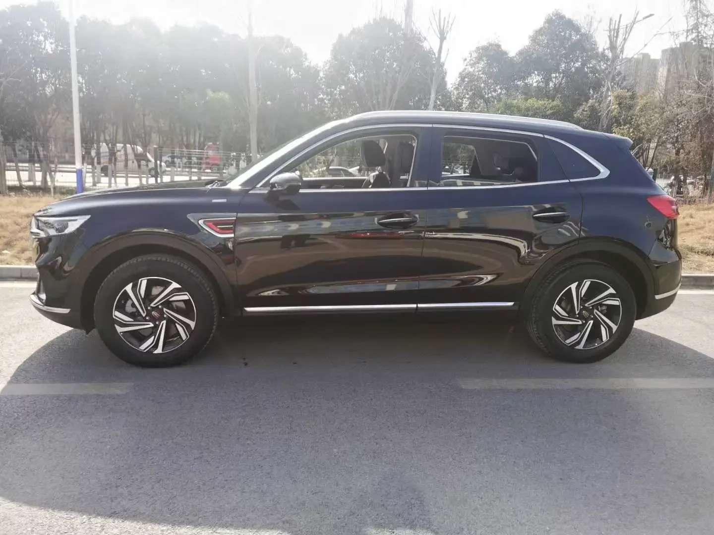 Hongqi HS5