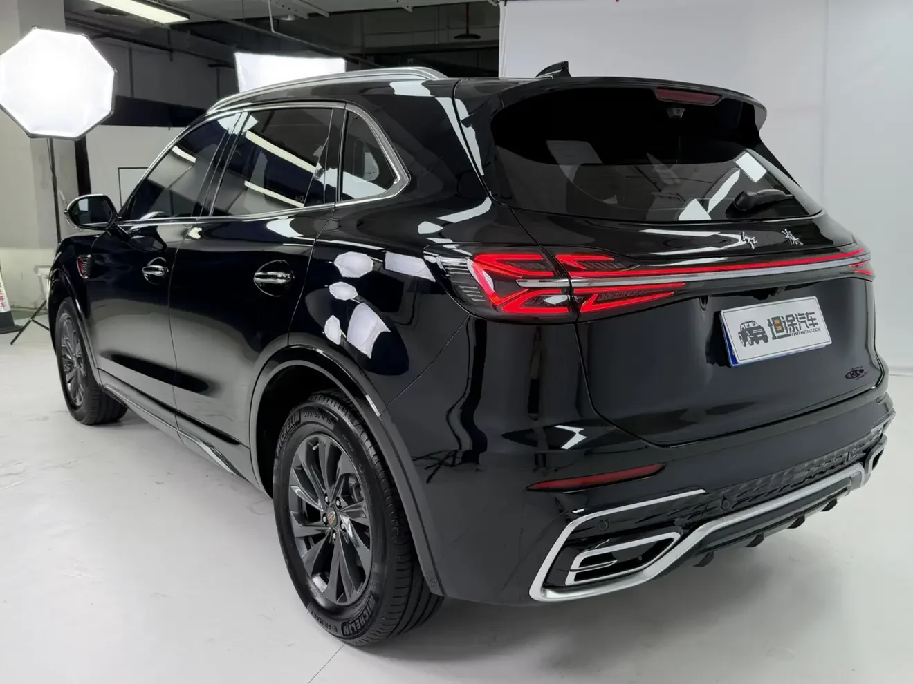 Hongqi HS5