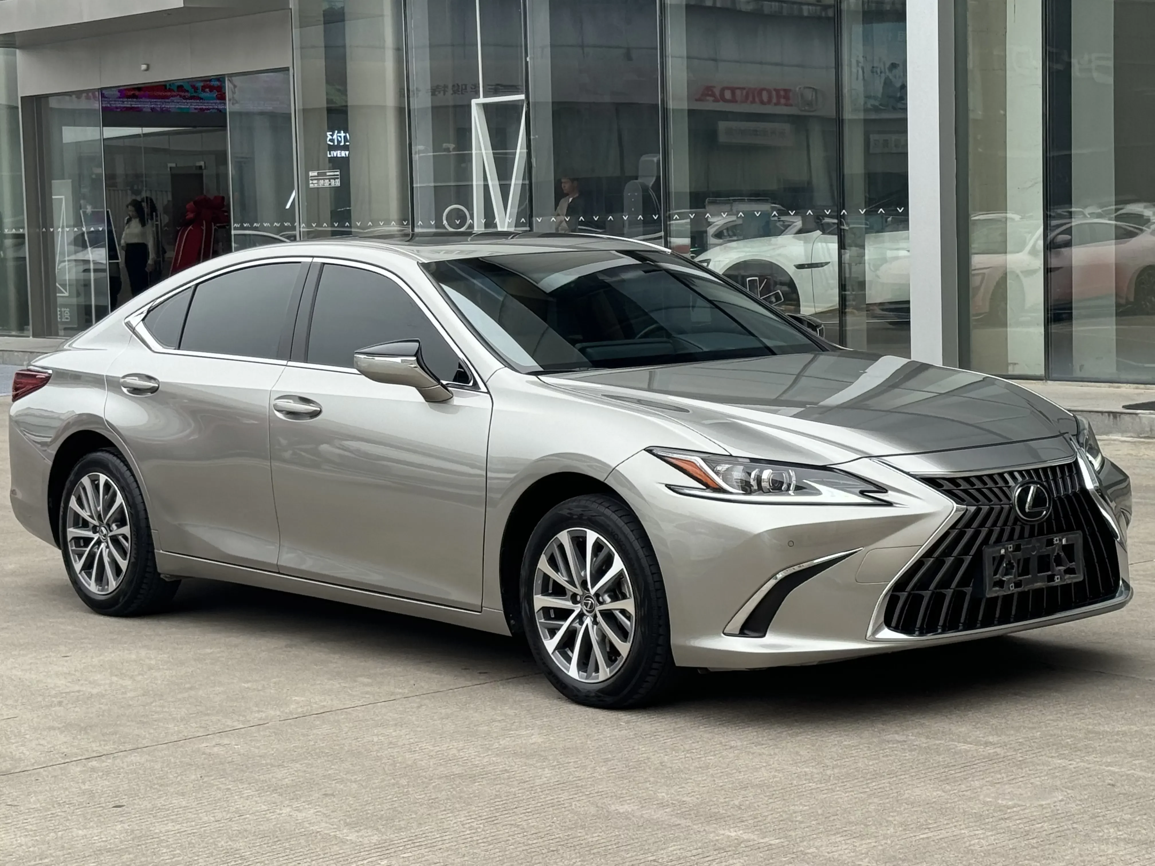 Lexus ES