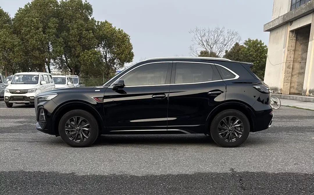 Hongqi HS5