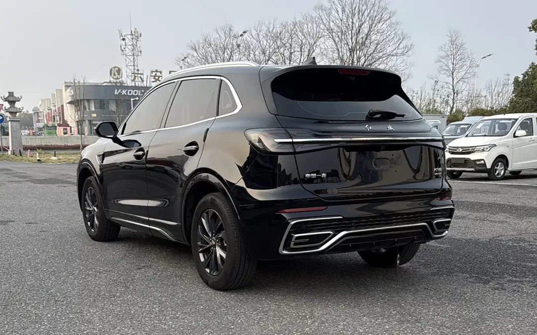 Hongqi HS5