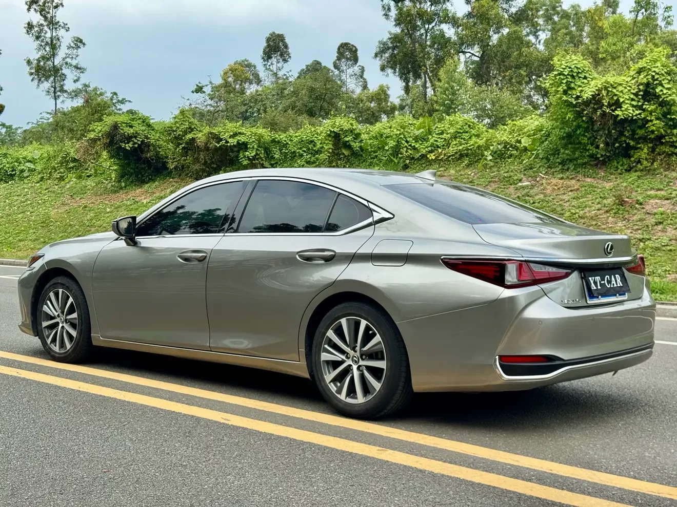Lexus ES