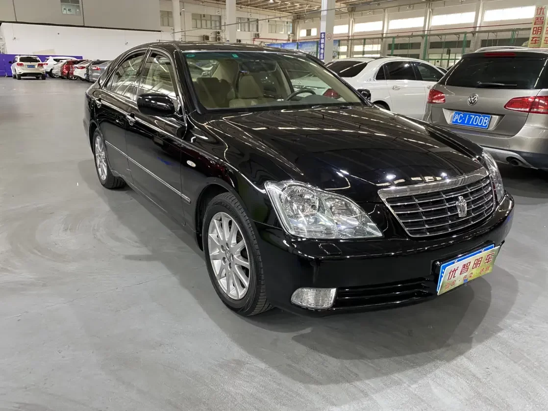 Toyota crown