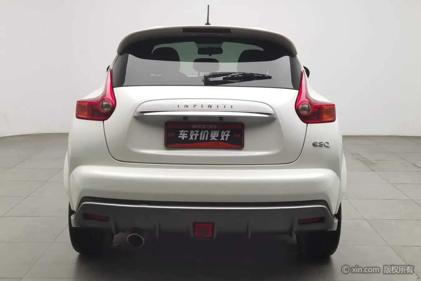 Infiniti ESQ
