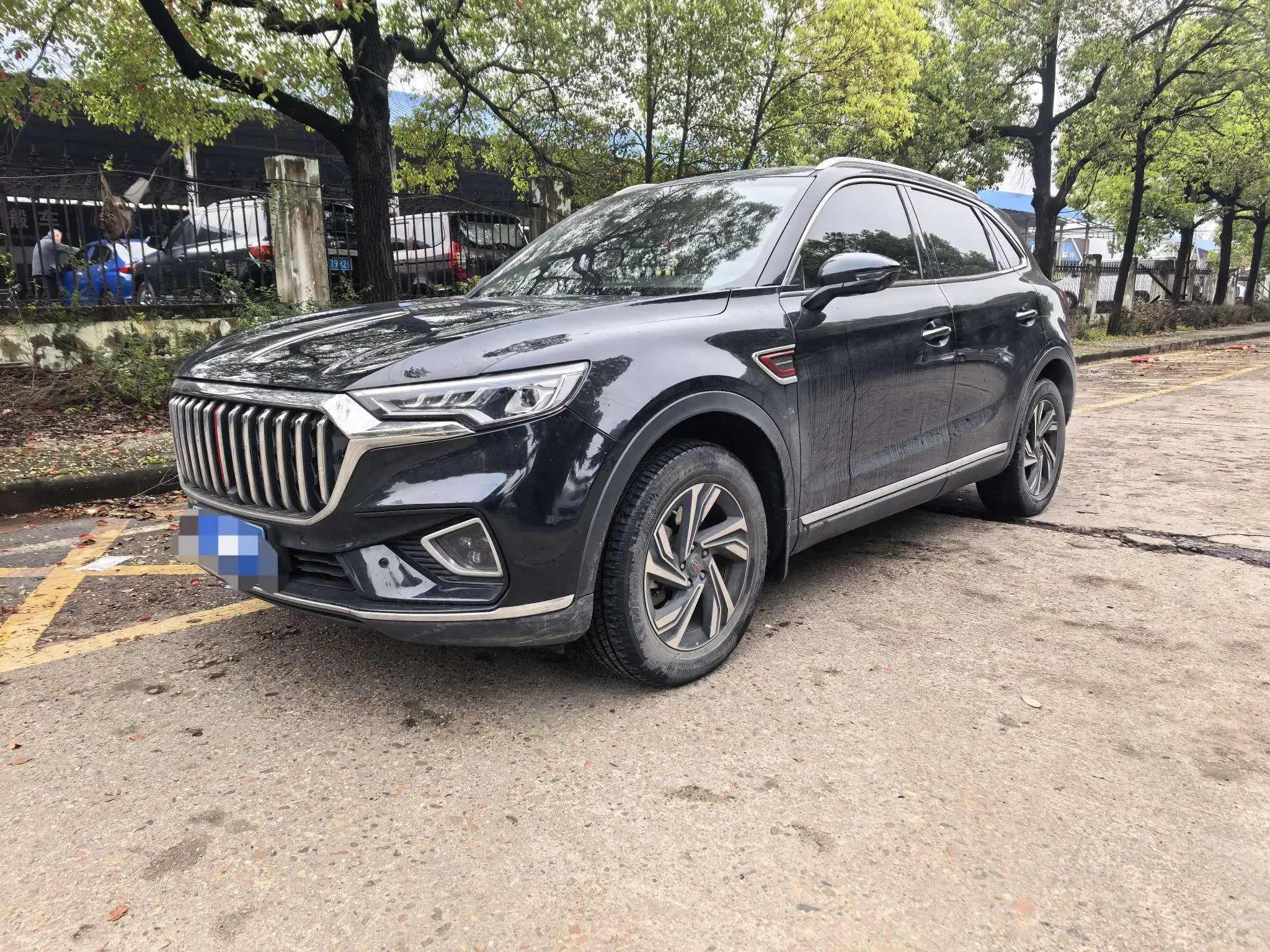 Hongqi HS5