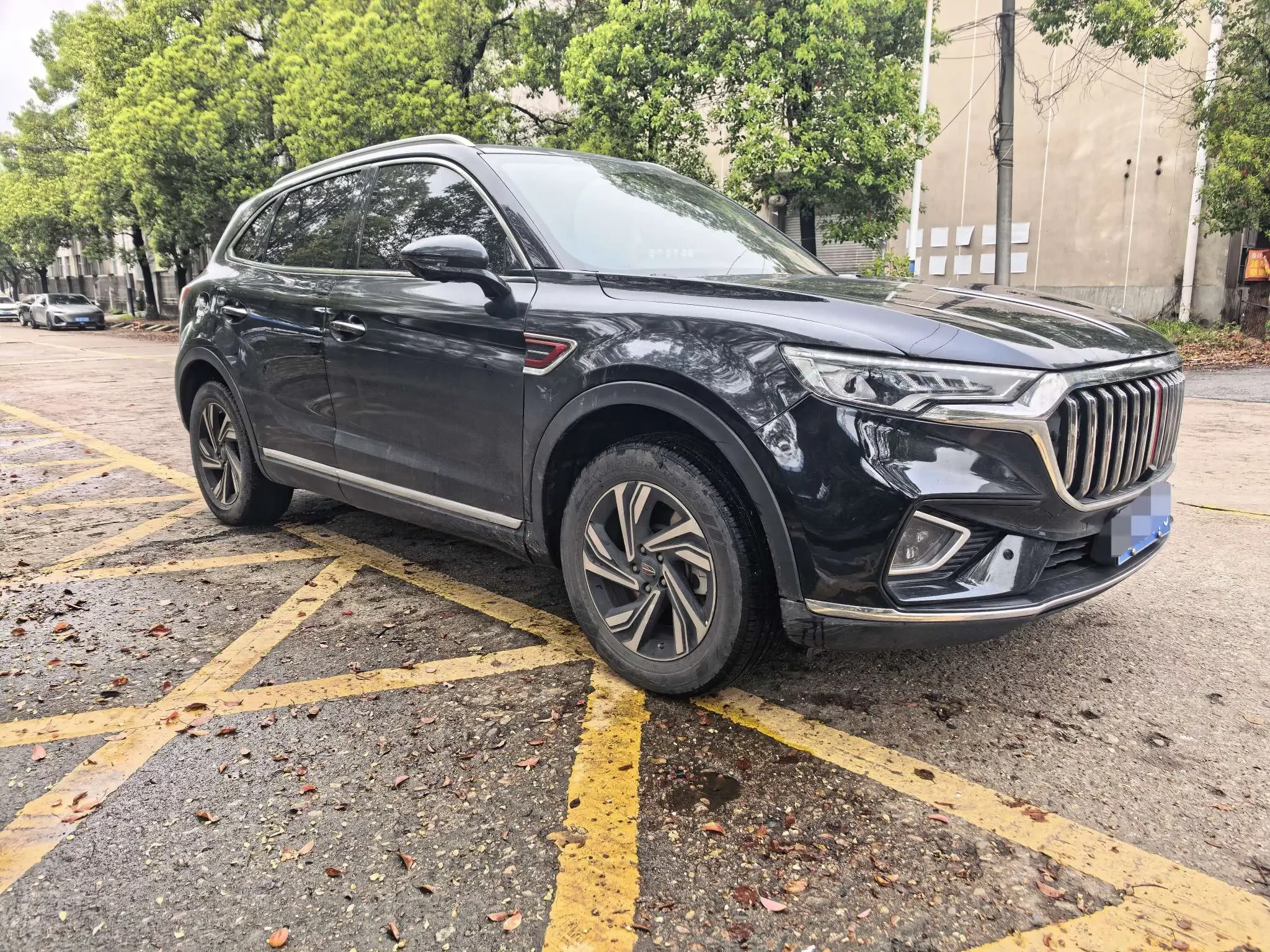 Hongqi HS5