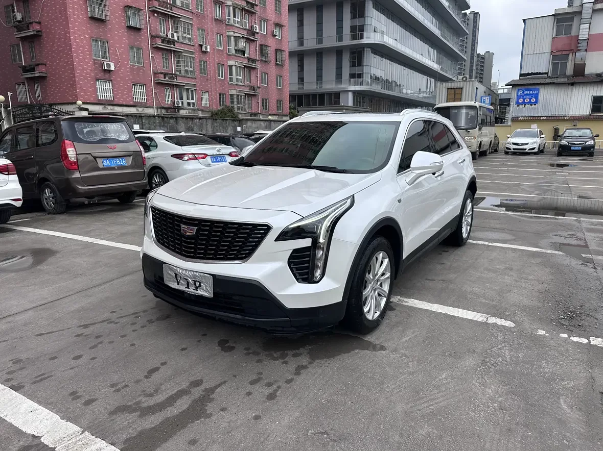 CADILLAC XT4