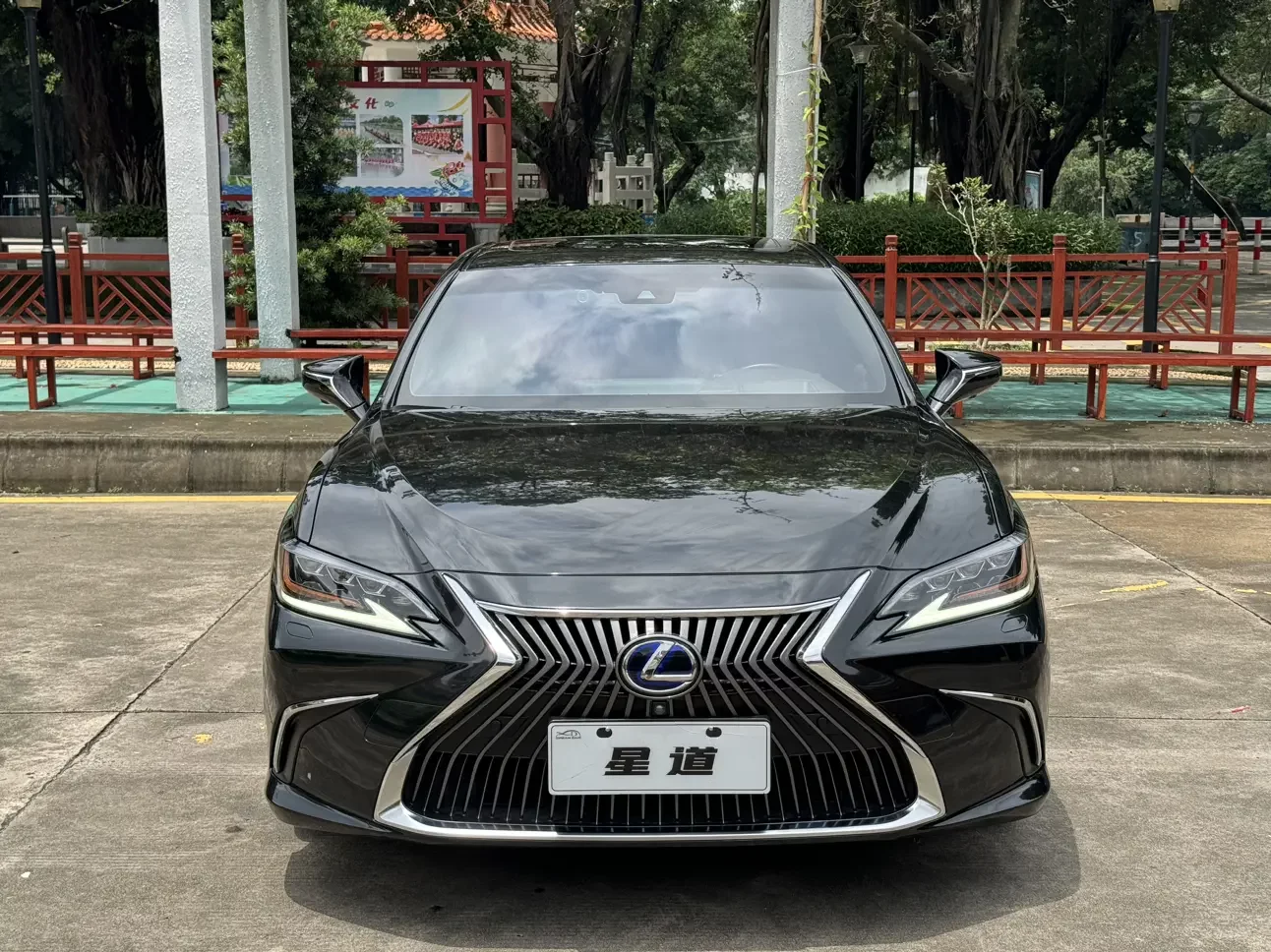 Lexus ES