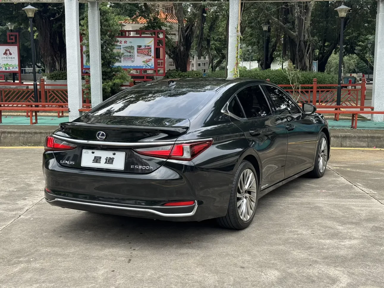 Lexus ES