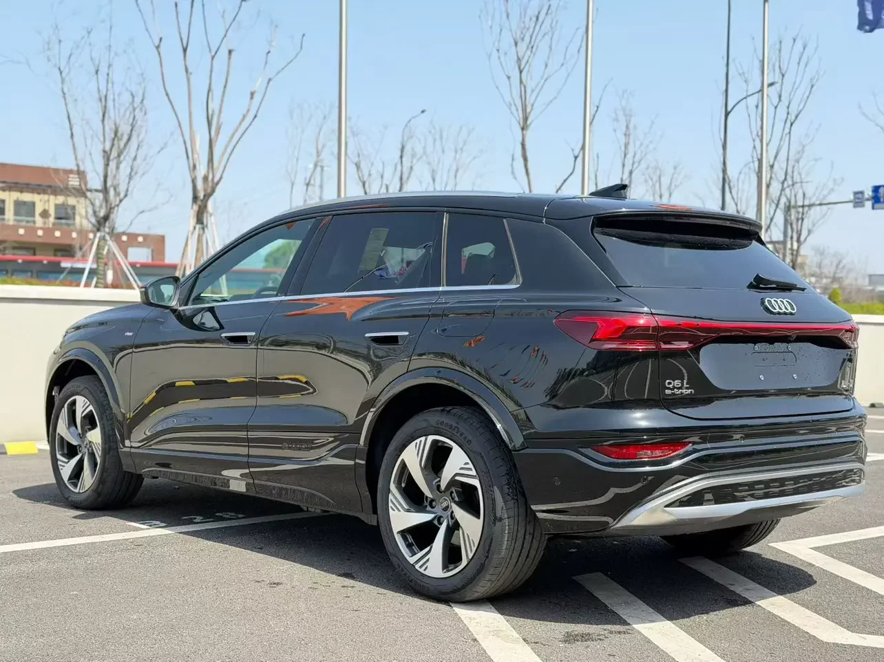 Audi Q6L e-tron