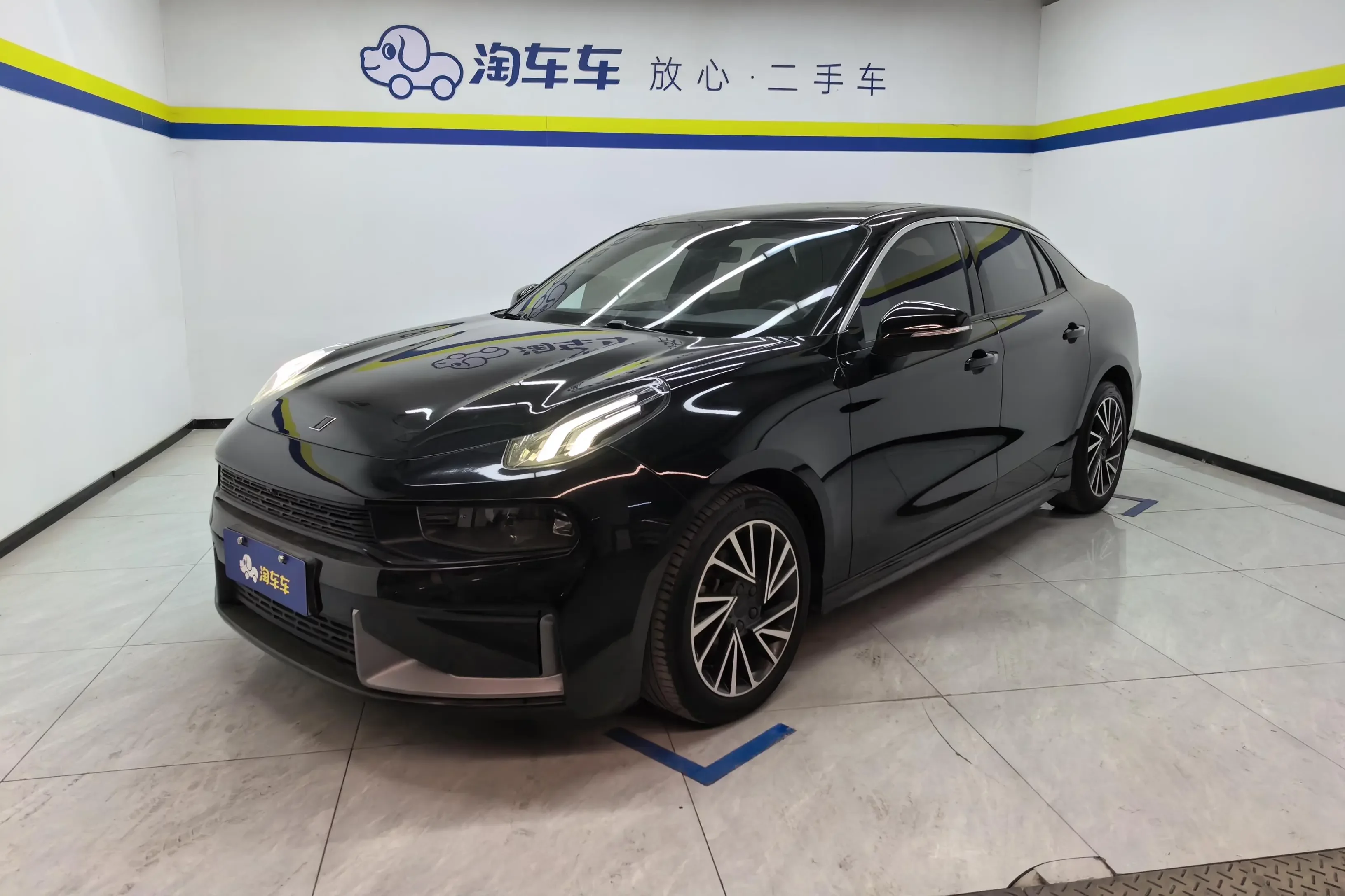 Lynk & Co 03
