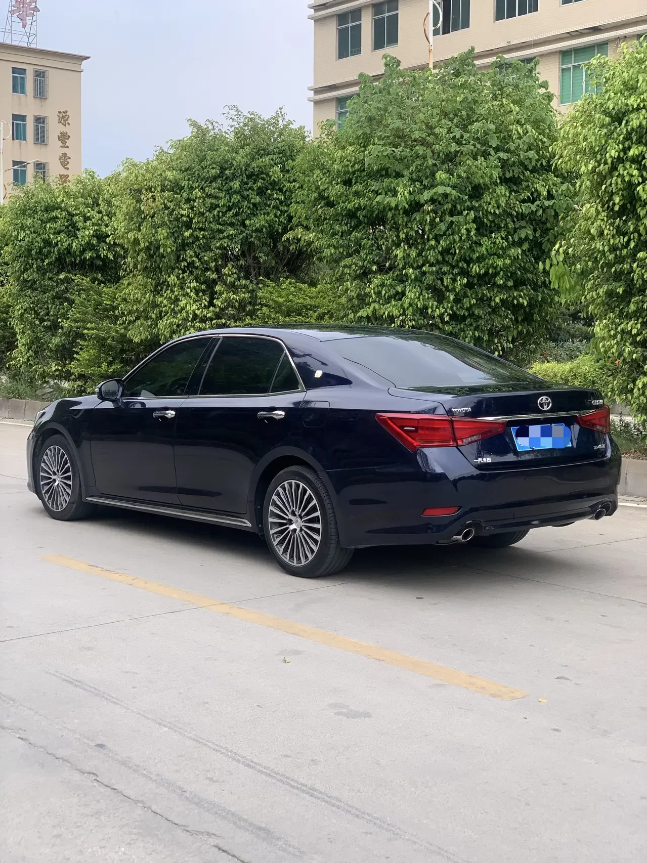 Toyota crown