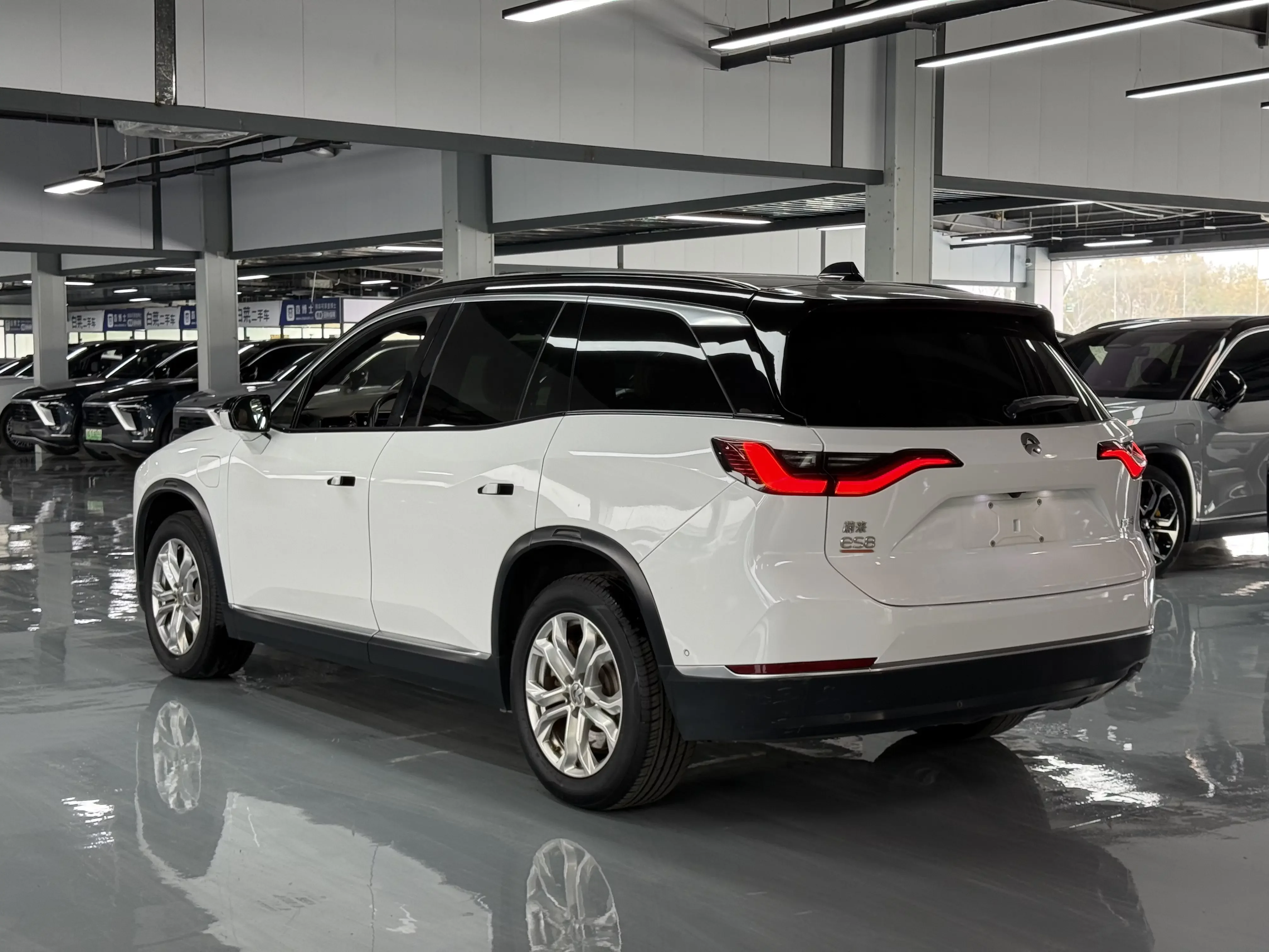 NIO ES8