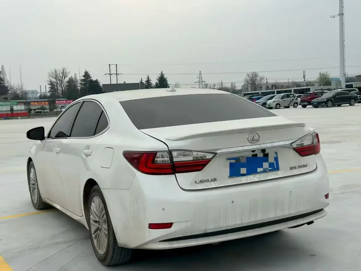 Lexus ES