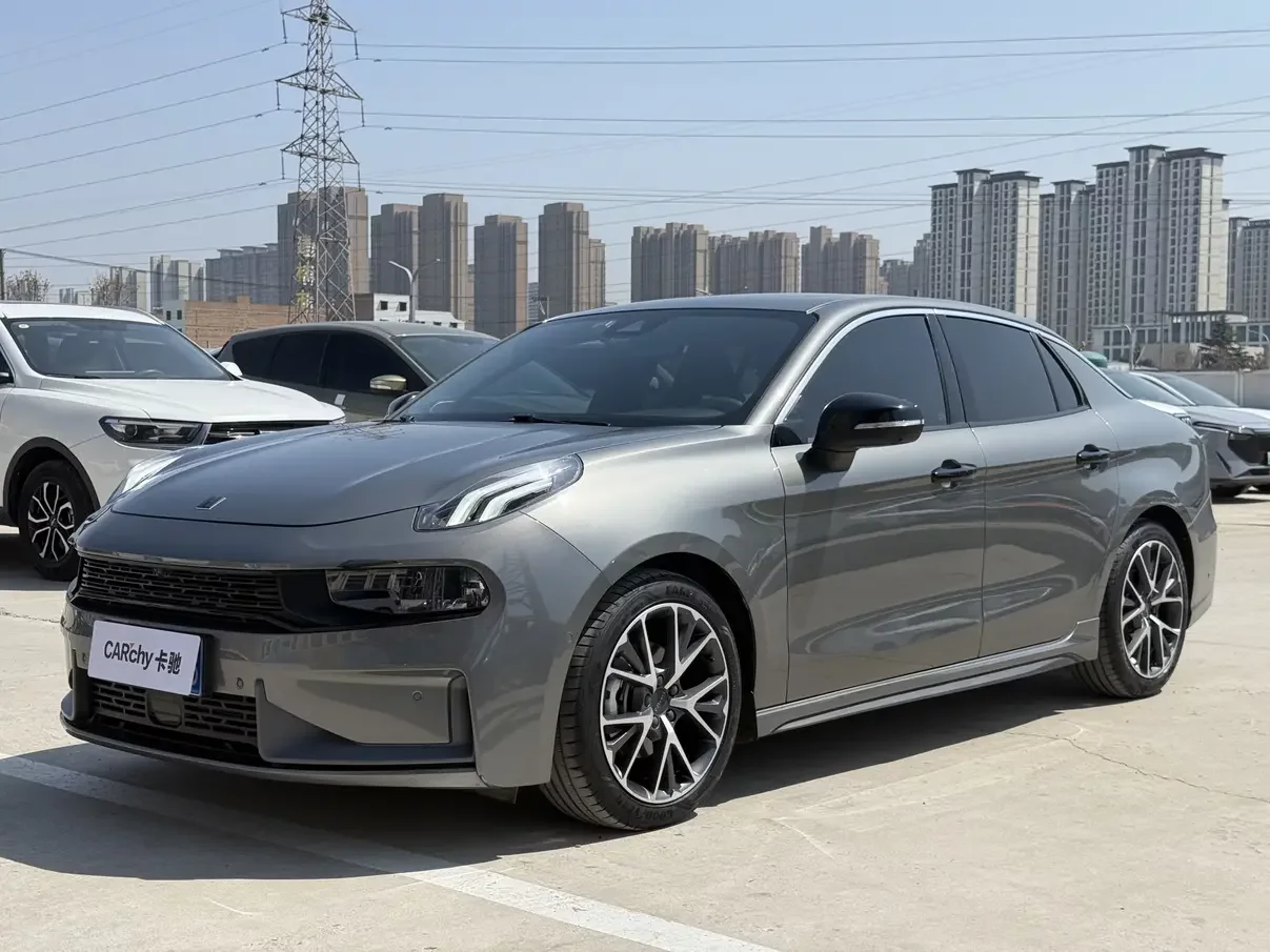 Lynk & Co 03