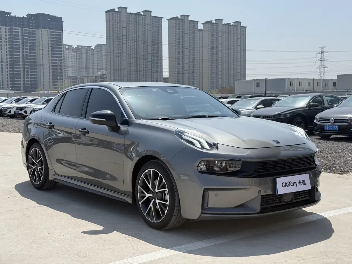 Lynk & Co 03