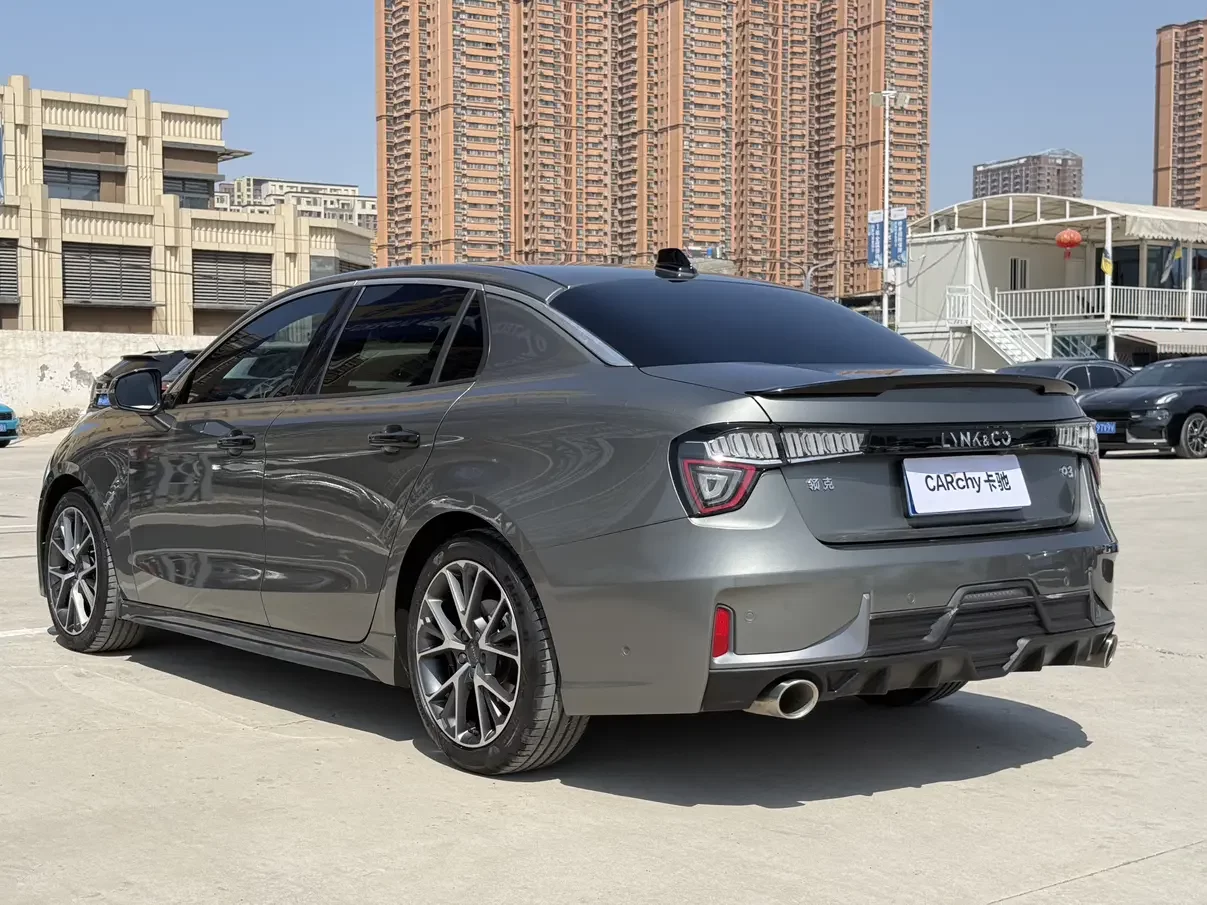 Lynk & Co 03