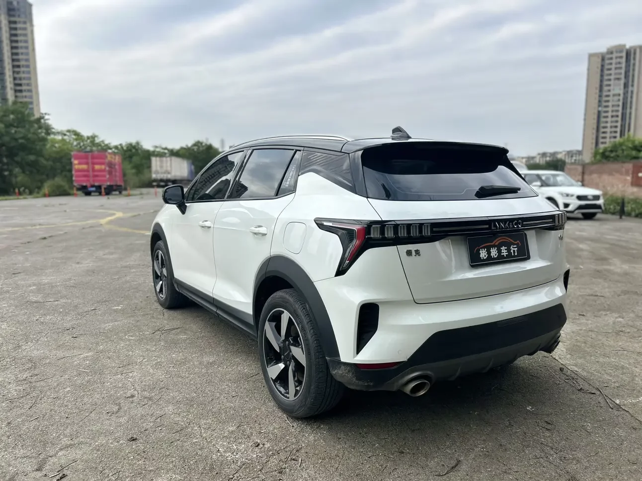 Lynk & Co 06
