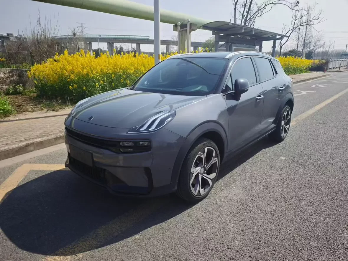 Lynk & Co 06