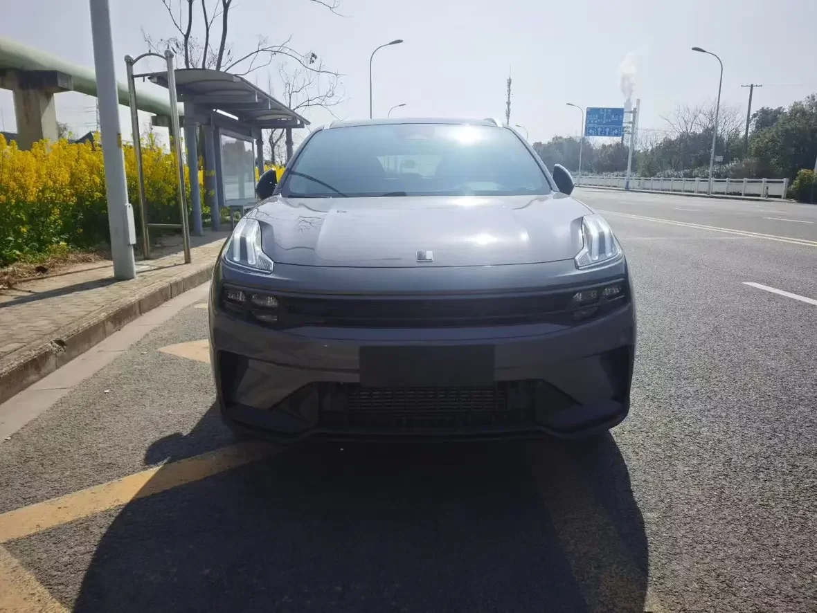 Lynk & Co 06