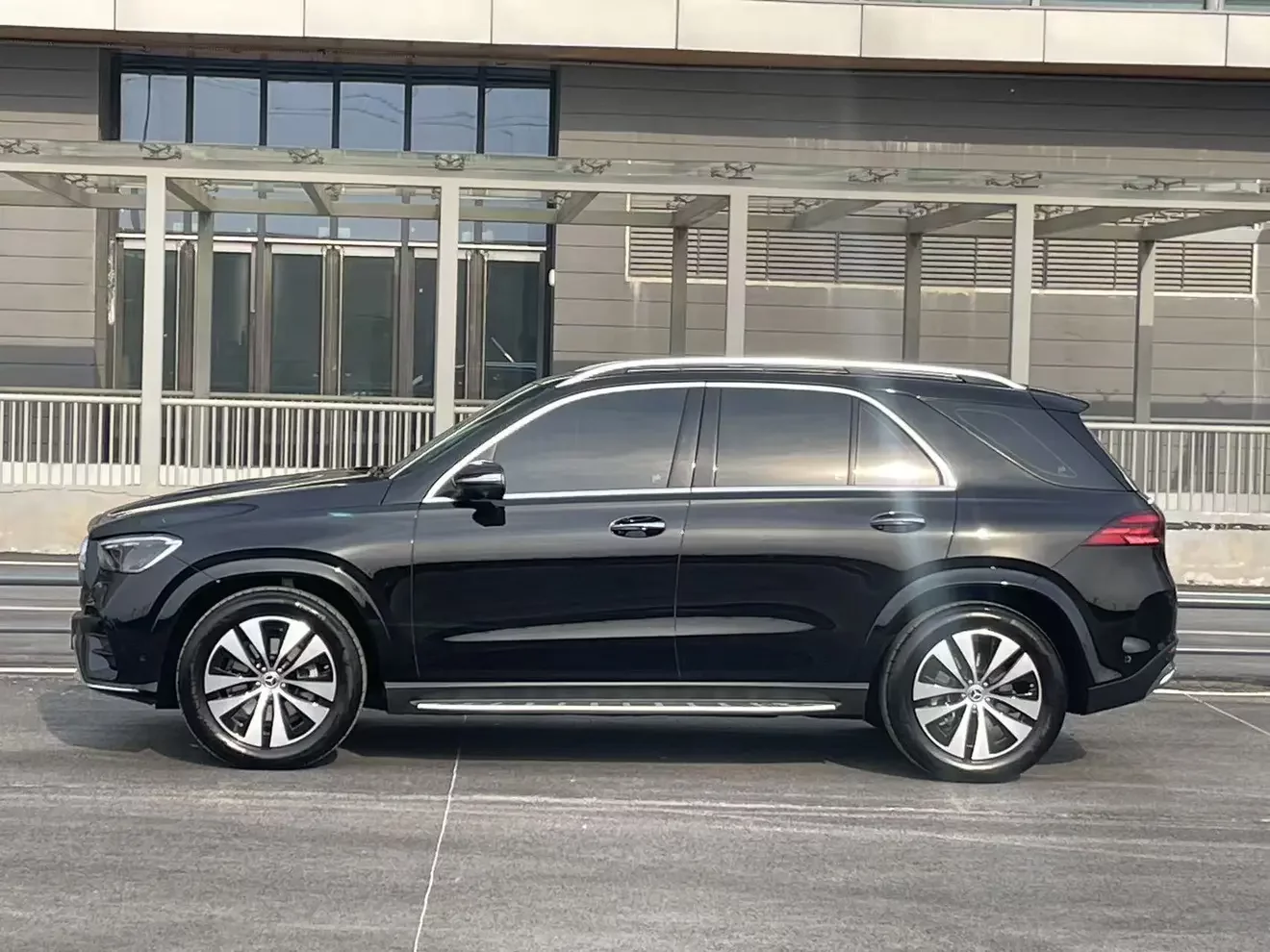 Mercedes-Benz GLE (Imported)
