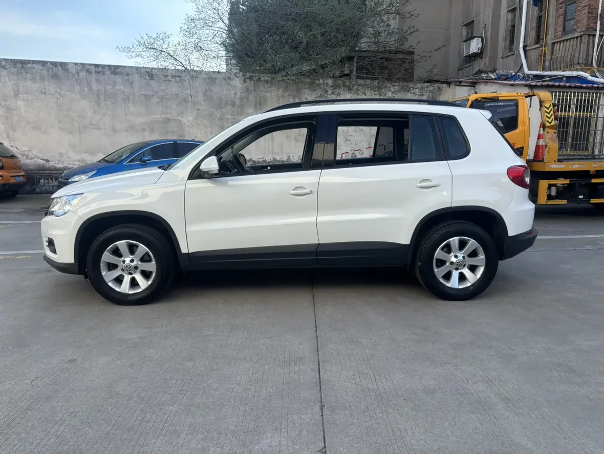 Volkswagen Tiguan (Tharu)