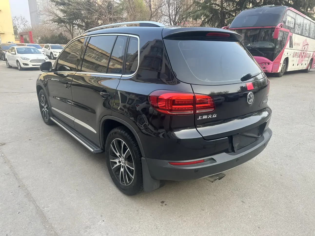 Volkswagen Tiguan (Tharu)