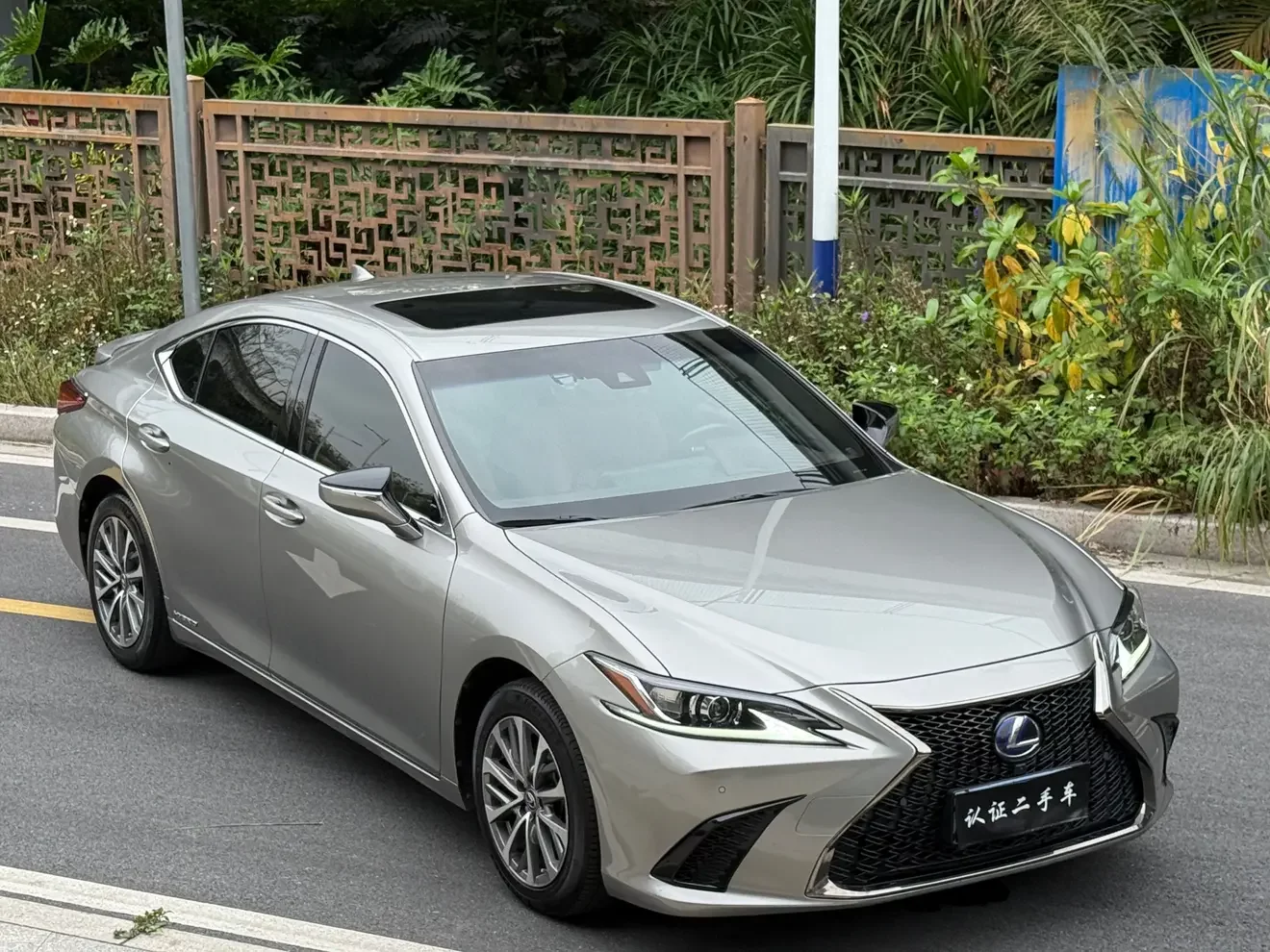 Lexus ES