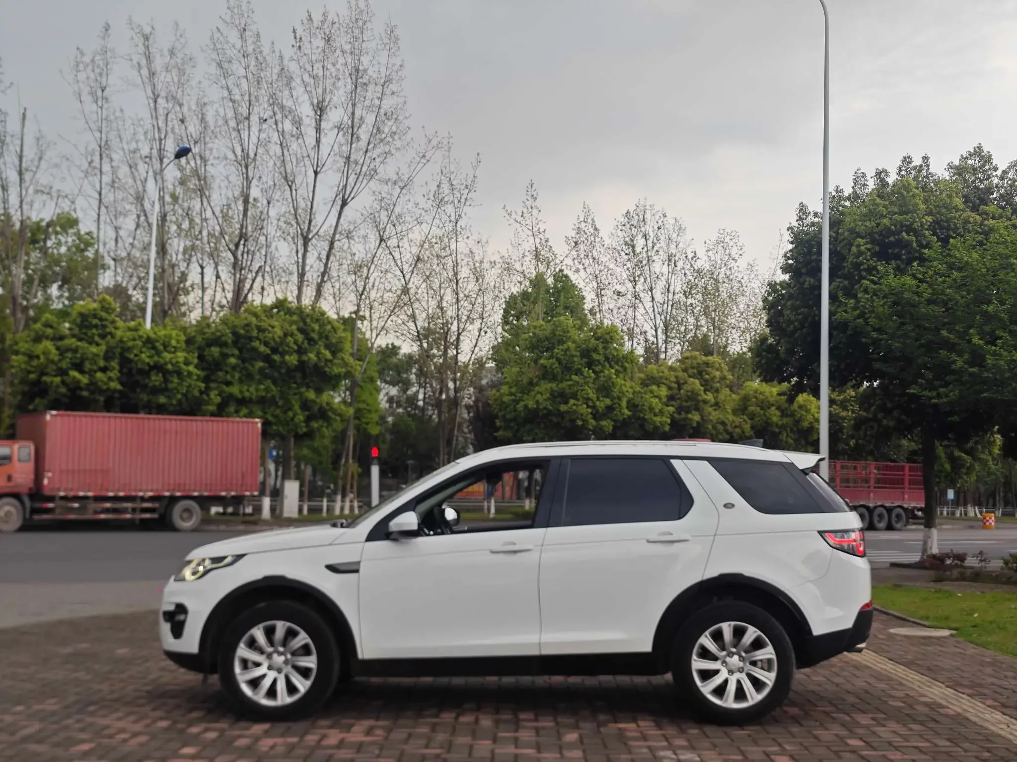Land Rover Discover the magic