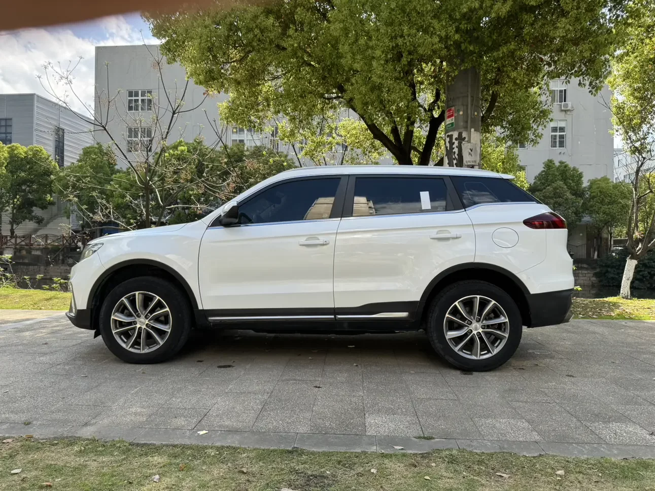 Geely Atlas