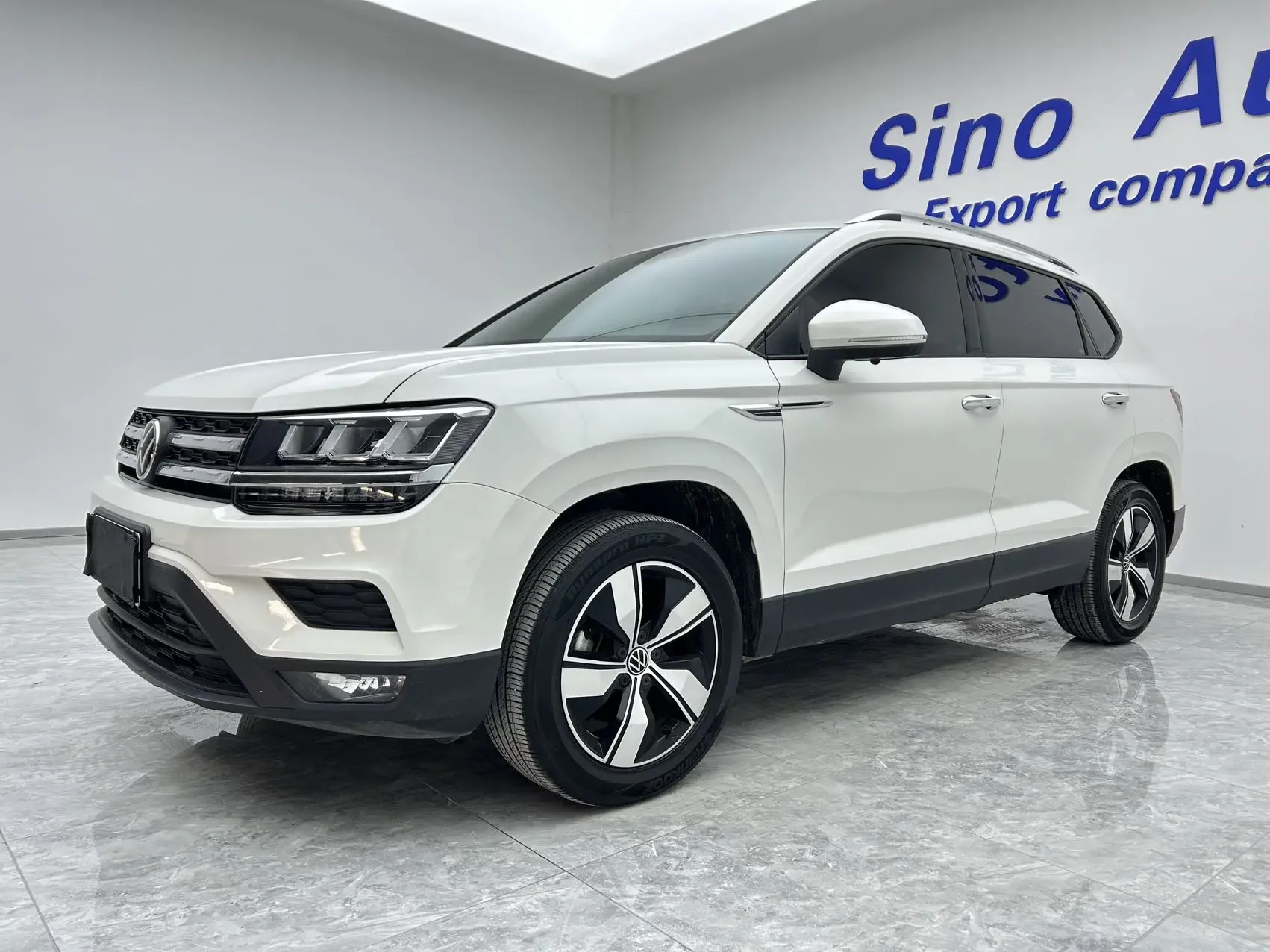 VOLKSWAGEN THARU
