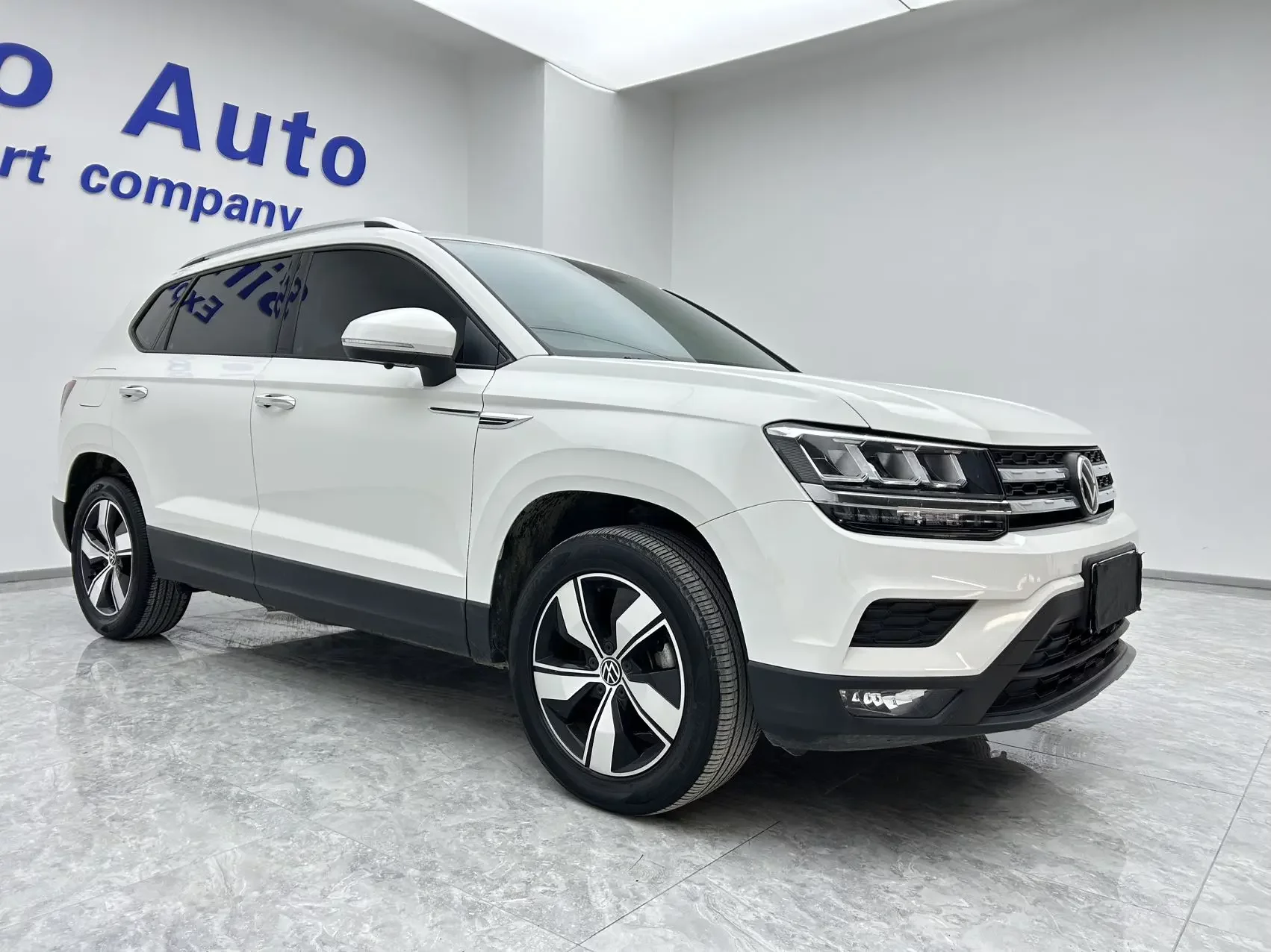 Volkswagen Tharu