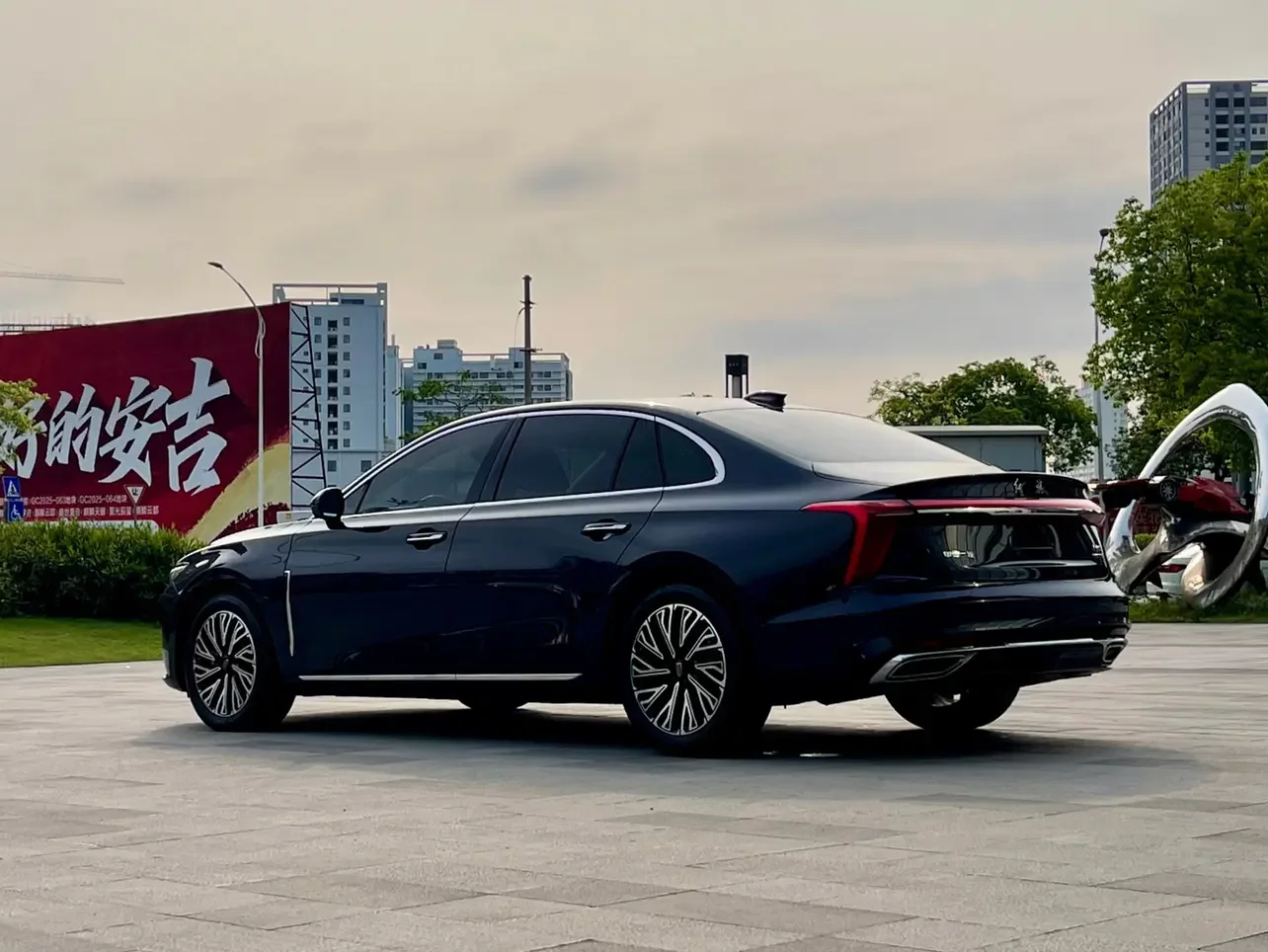Hongqi H5