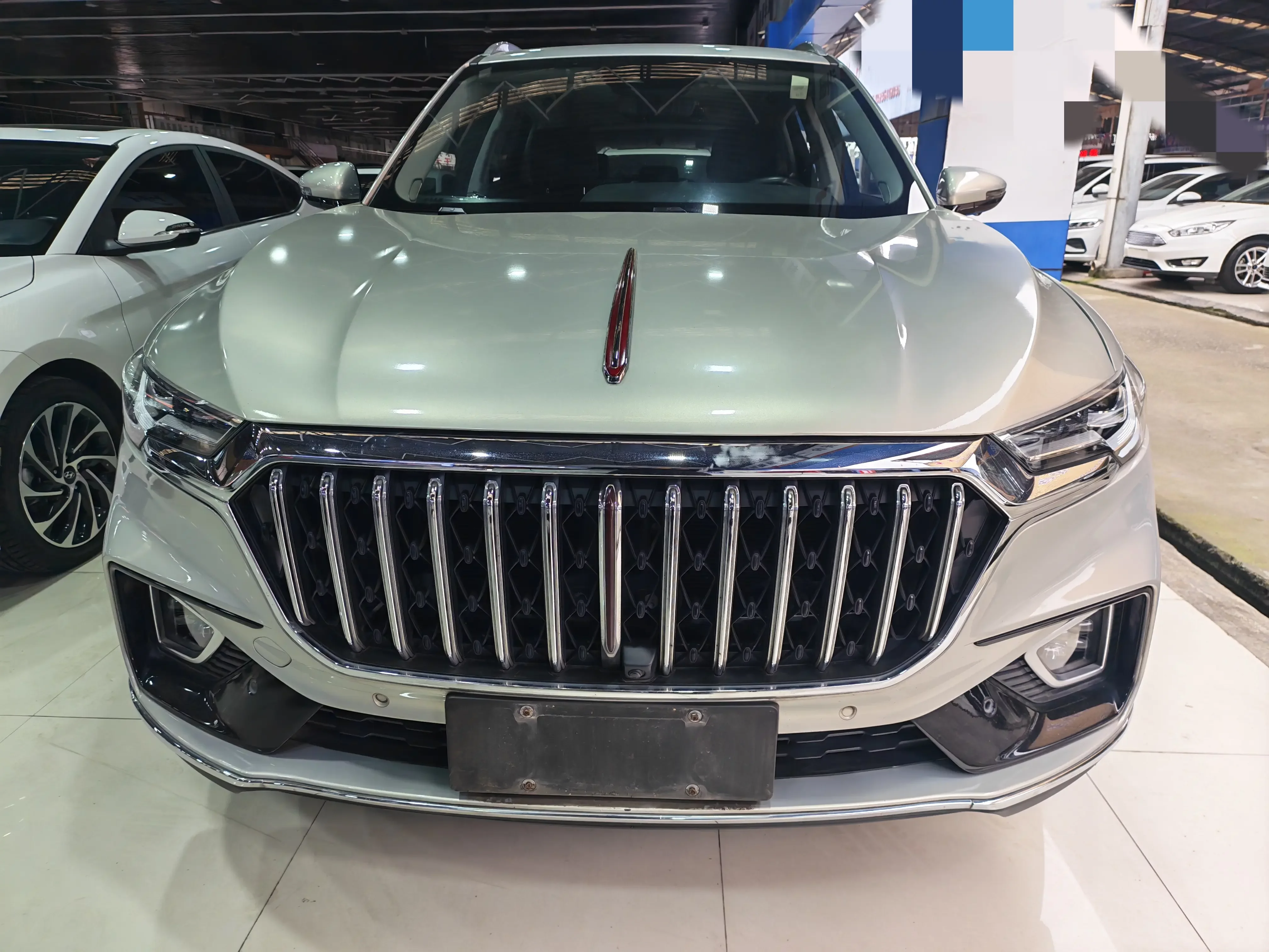 Hongqi HS5