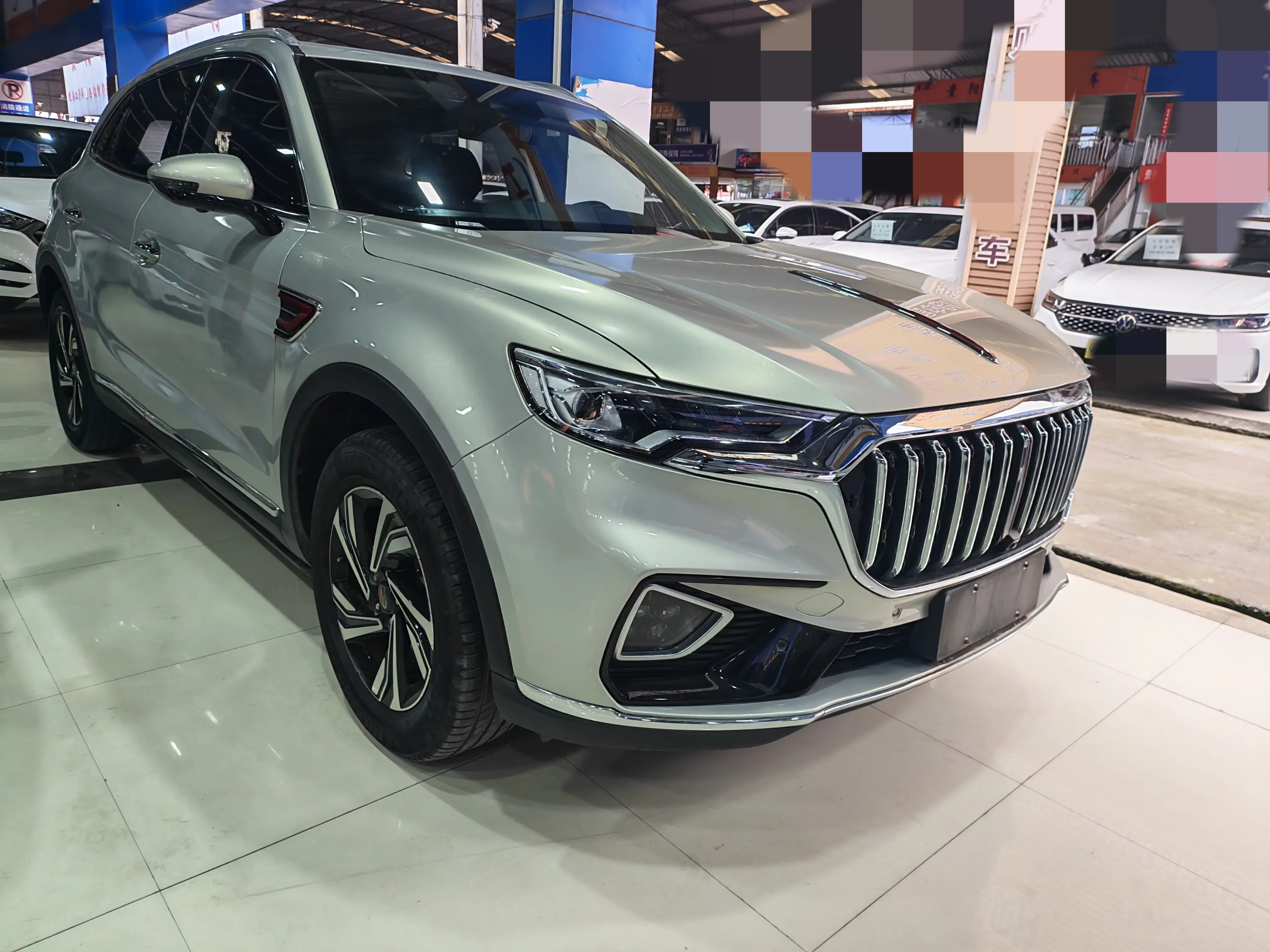 Hongqi HS5