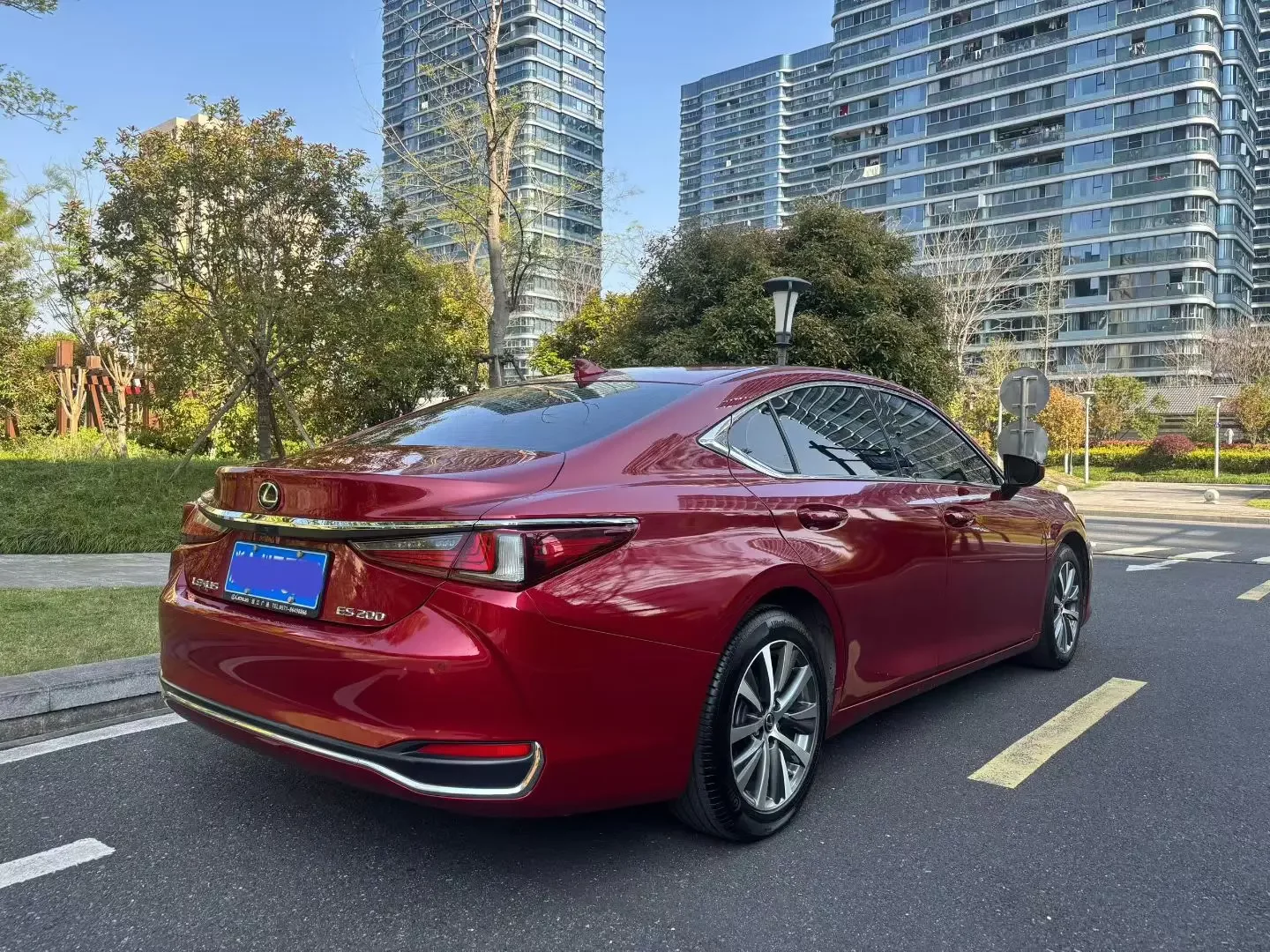Lexus ES