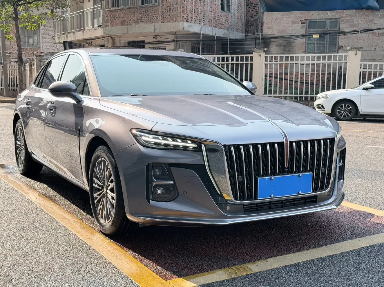 Hongqi H5