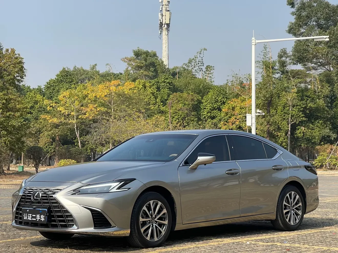 Lexus ES