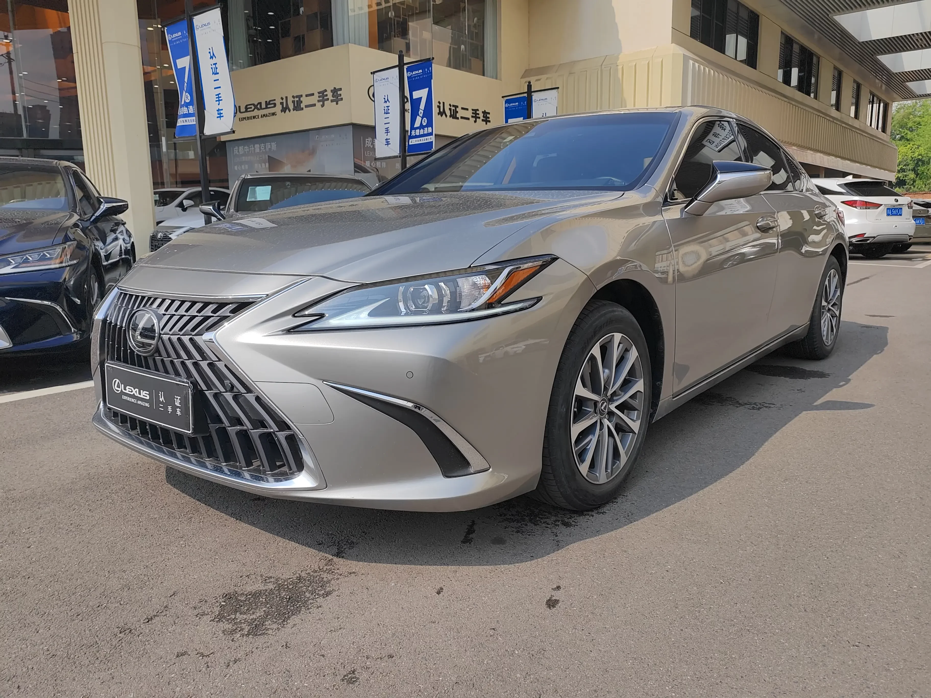 Lexus ES