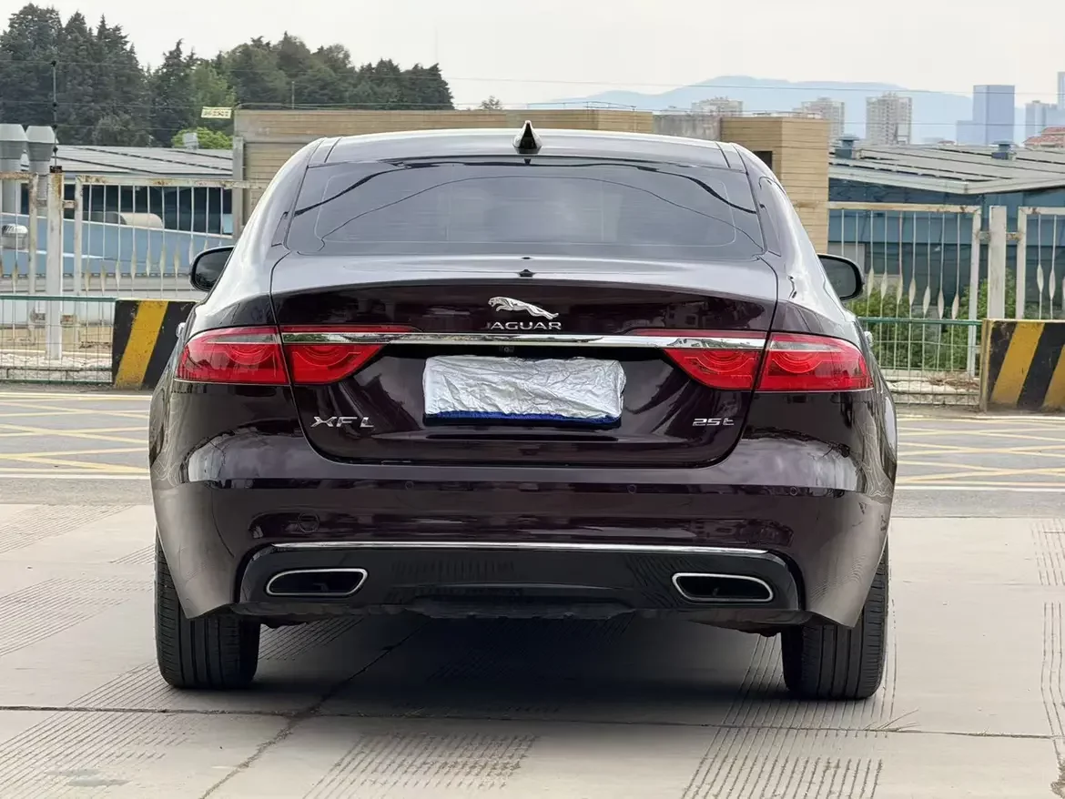 Jaguar XFL