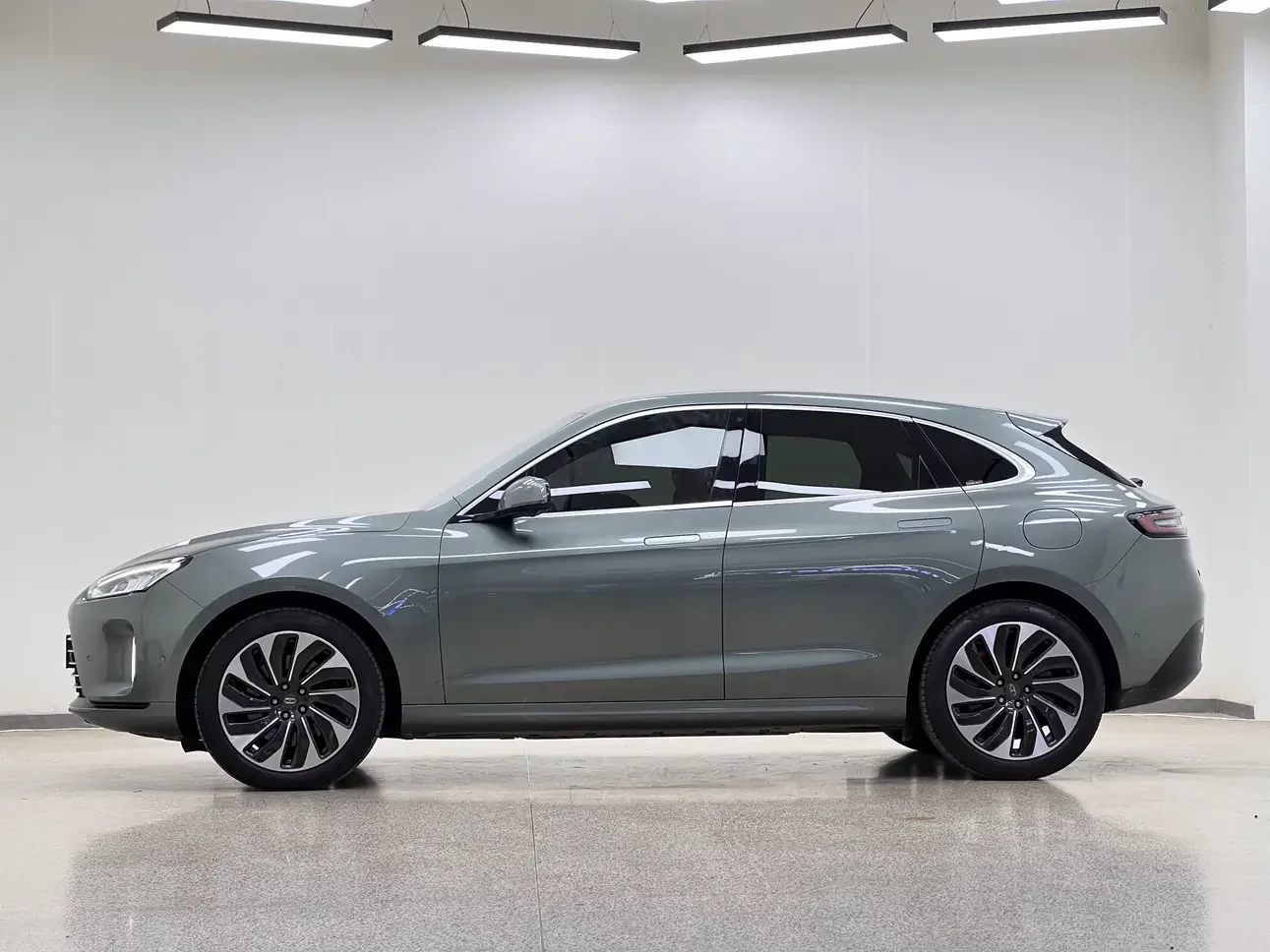 AITO M5