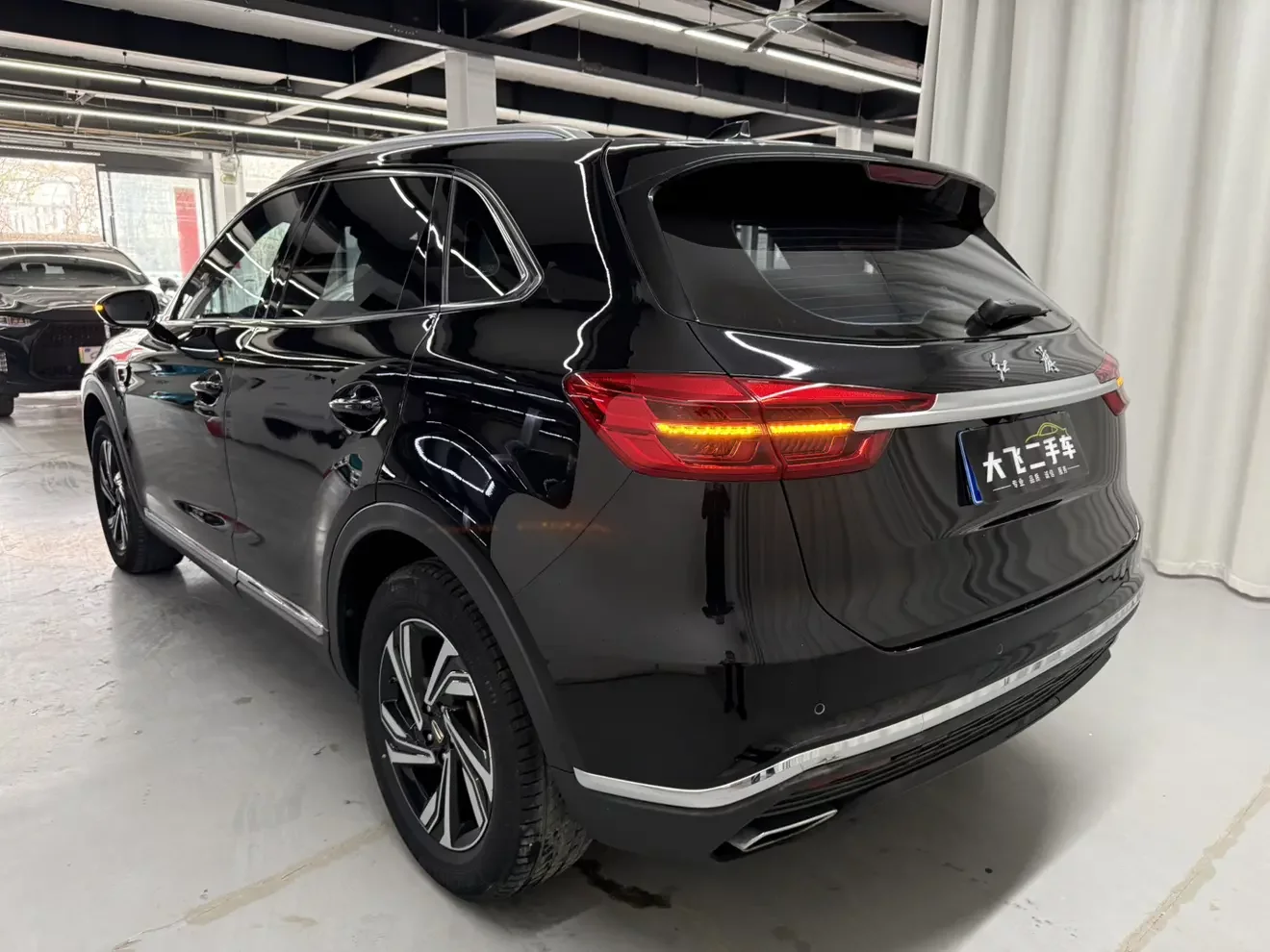 Hongqi HS5