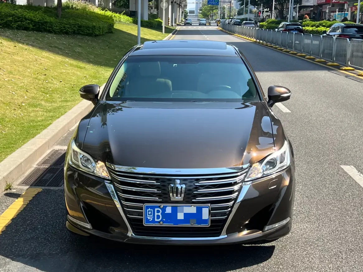 Toyota crown